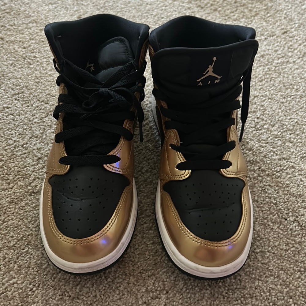 Black and gold air Jordan’s!
